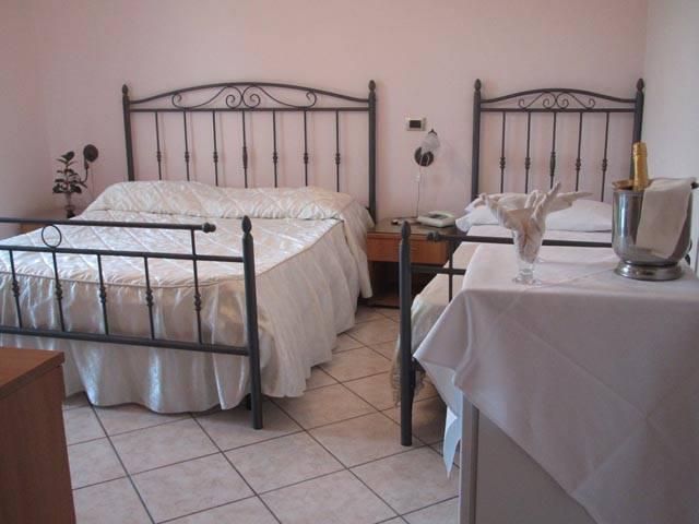 Hotel Degli Amici Sant'Egidio del Monte Albino Extérieur photo